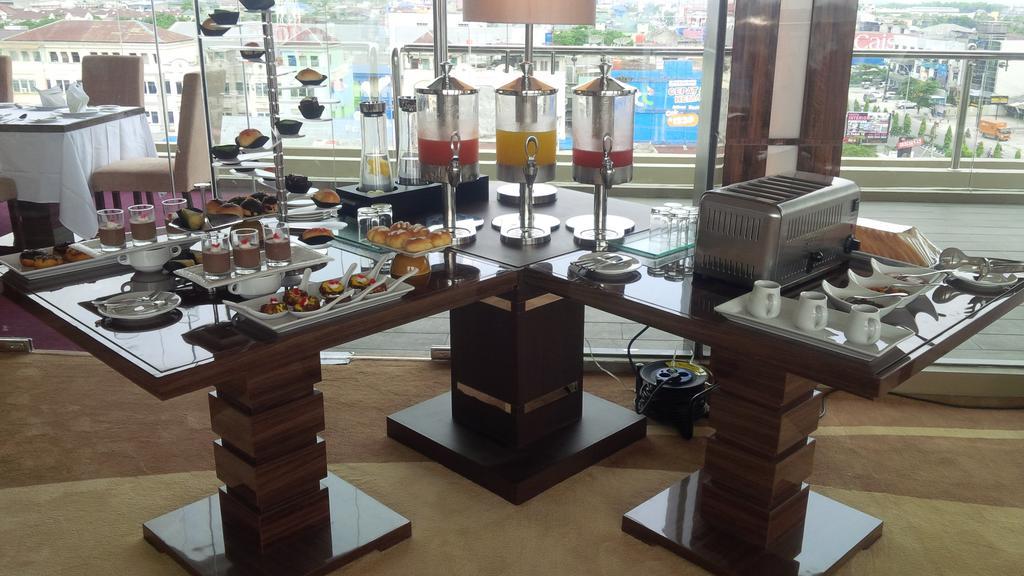 Royal Asnof Hotel Pekanbaru Extérieur photo