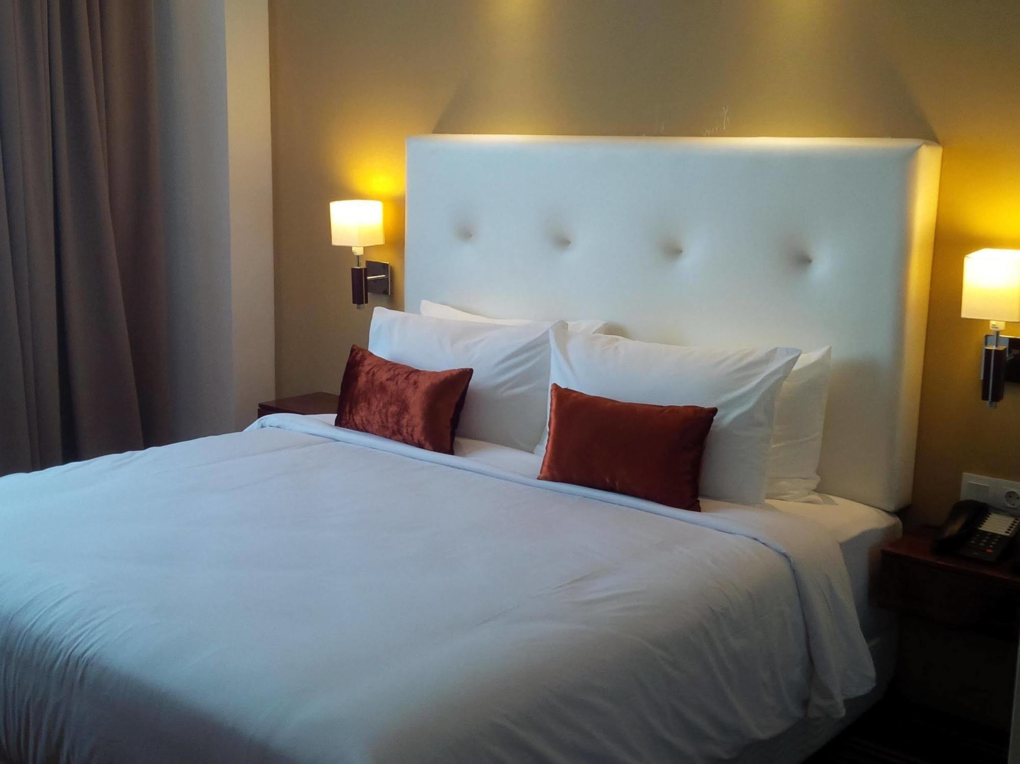 Royal Asnof Hotel Pekanbaru Extérieur photo