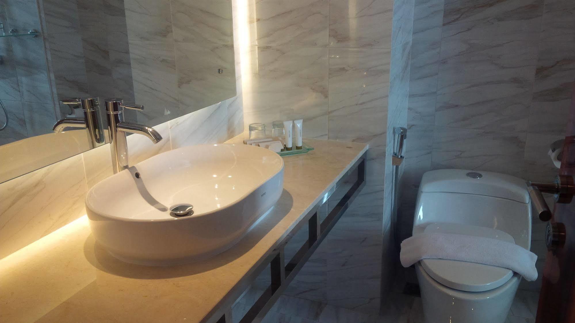 Royal Asnof Hotel Pekanbaru Extérieur photo